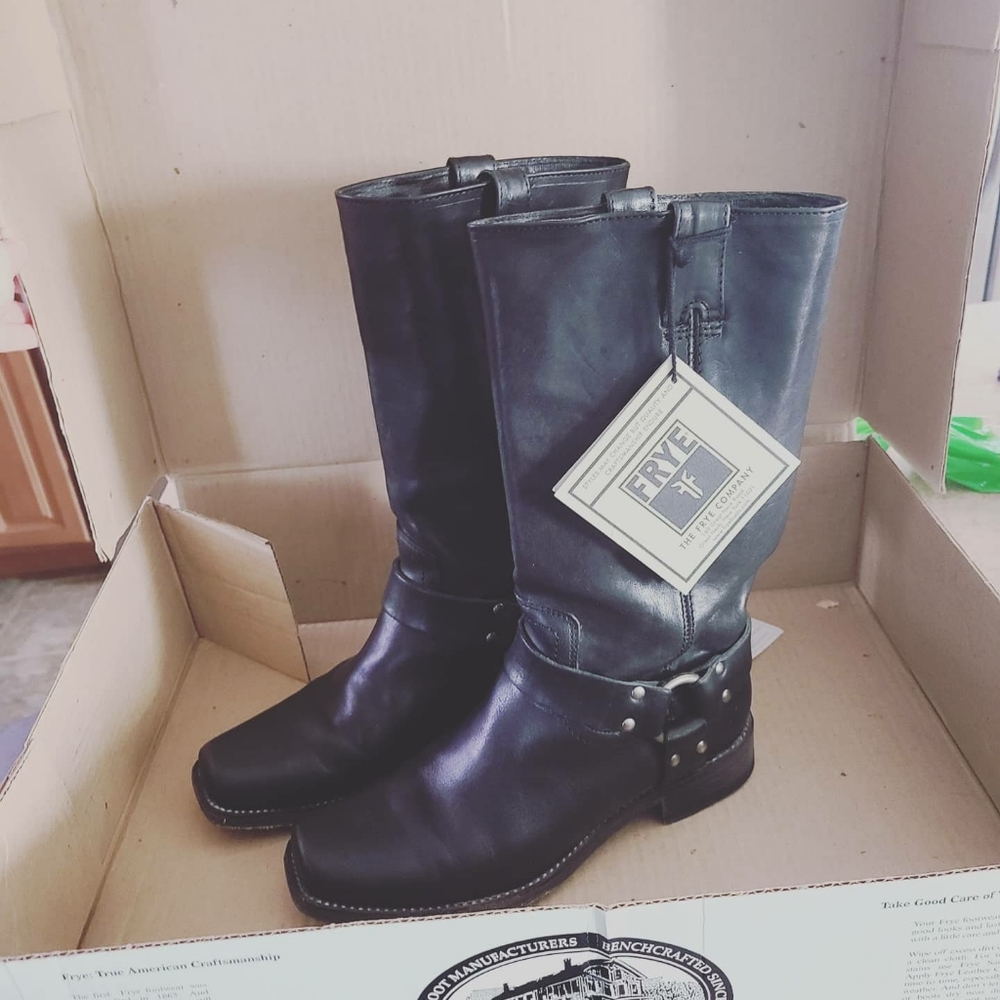NIB Frye Smith Harness Tall 8.5 womens boots black